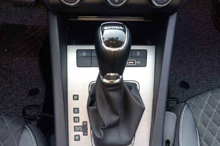 Used Skoda Octavia 2019 1.5L Automatic Smart Drive Luxury Edition China VI Standard
