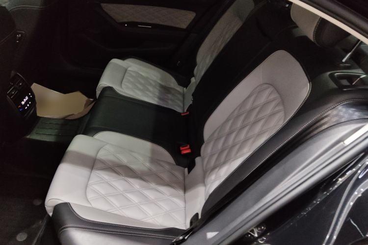 Used Volkswagen Magotan 2023 2 Million Units Limited Edition 330TSI DSG Leading Version Left Rear Seat