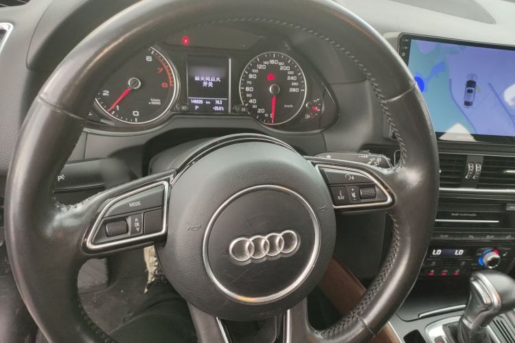 Used Audi Q5 2015 40 TFSI Comfort Model Steering Wheel