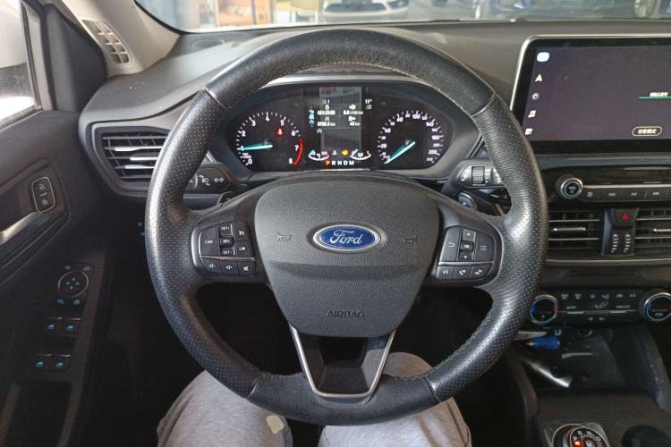 Used Ford Focus Active 2020 EcoBoost 180 Automatic Titanium Edition Steering Wheel