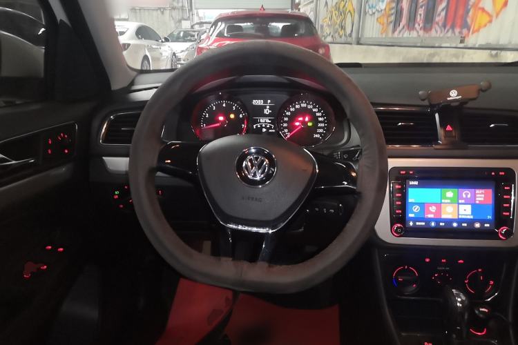 Used Volkswagen Gran Lavida 2015 1.6L Automatic Comfort Edition
