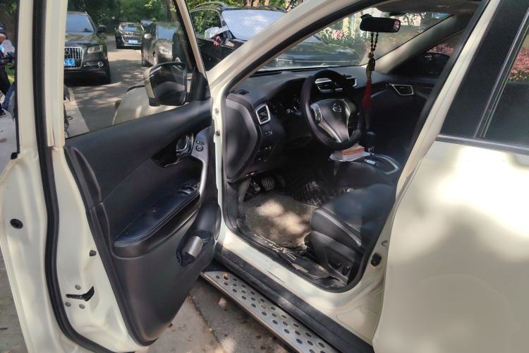 Used Nissan X-Trail 2014 2.5L CVT Luxury Edition 4WD Driver Seat