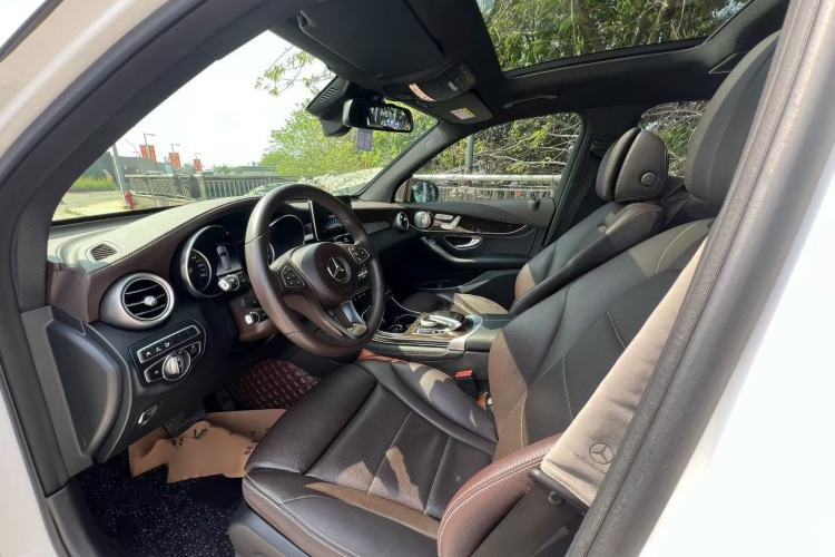 Used Mercedes-Benz GLC 2019 GLC 260 4MATIC Luxury Model
