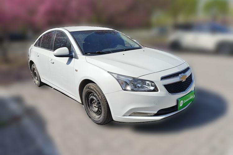 Used Chevrolet Cruze 2015 1.5L Classic SL MT Front Right 45 Deg