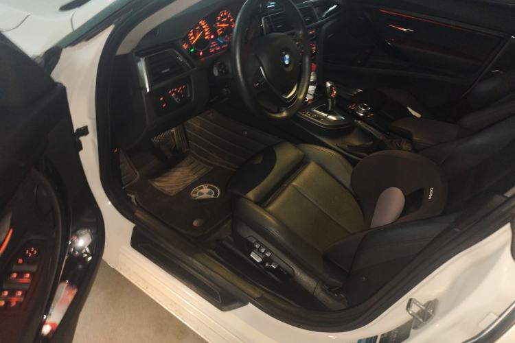 Used BMW 3 Series GT 2019 320i Sport Edition Driver Seat