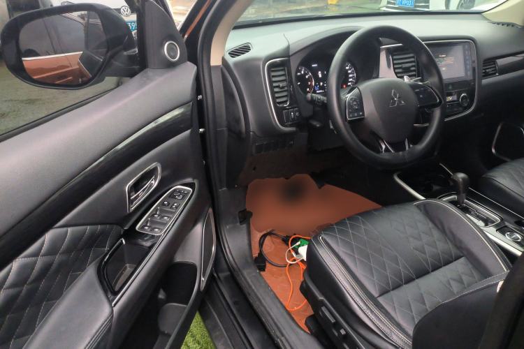 Used Mitsubishi Outlander 2020 2.4L 4x4 Zhi Xiang Edition 7-Seater
