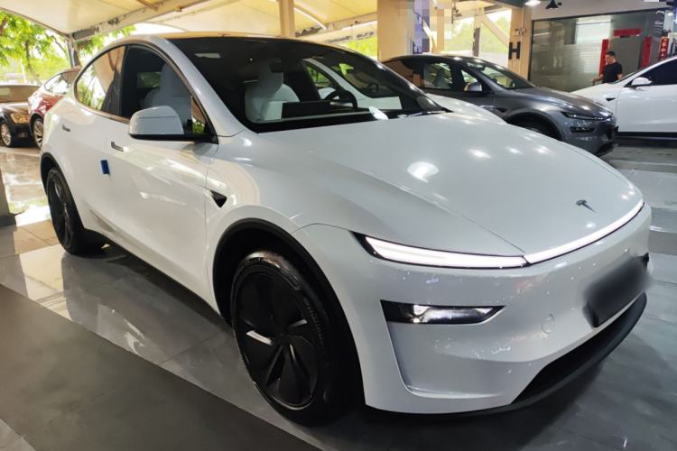 Used Tesla Model Y 2026 Facelifted Long-Range Rear-Drive Model Front Right 45 Deg