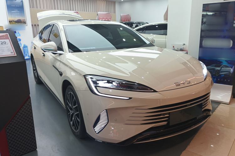 Used BYD Seal 07 DM-i 2025 DM-i 1.5L 125km Prestige Model Front Right 45 Deg