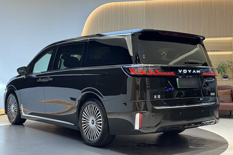 Used VOYAH Dream 2025 PHEV Four-Wheel Drive Prestige Kunpeng Edition
