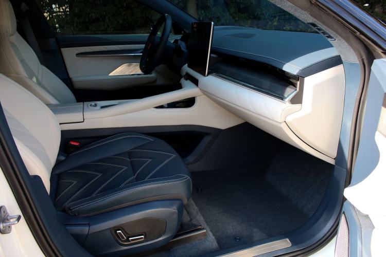 Used Zeekr 001 2022 Ultra-Long Range Dual-Motor YOU Version Interior 3