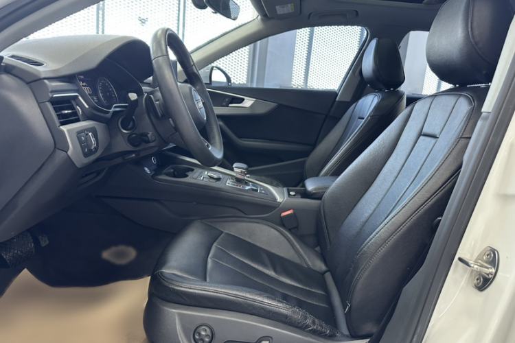 Used Audi A4L 2017 Plus 40 TFSI Ambition Model
