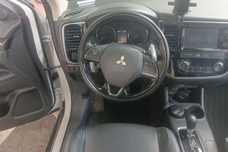 Used Mitsubishi Outlander 2016 2.4L 4x4 Elite Edition 7-Seater