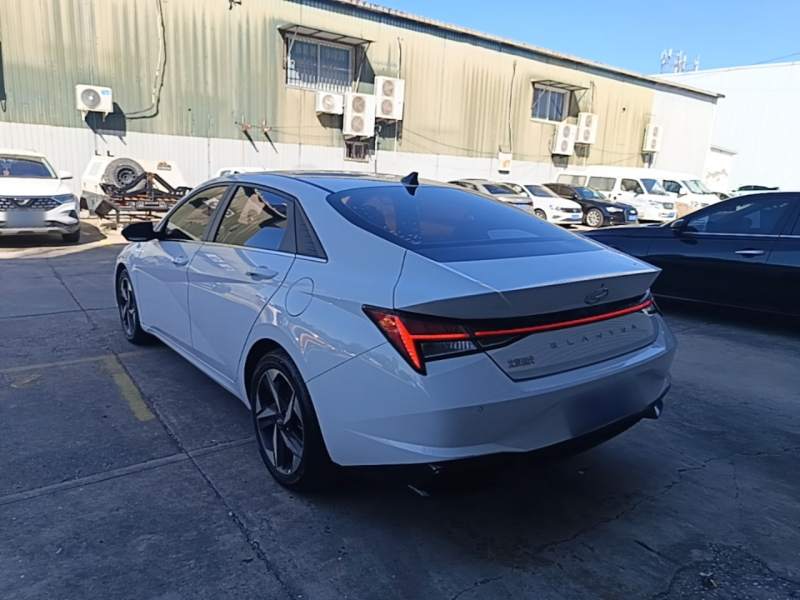 Used Hyundai Elantra 2022 1.5L CVT LUX Prestige Edition — 4