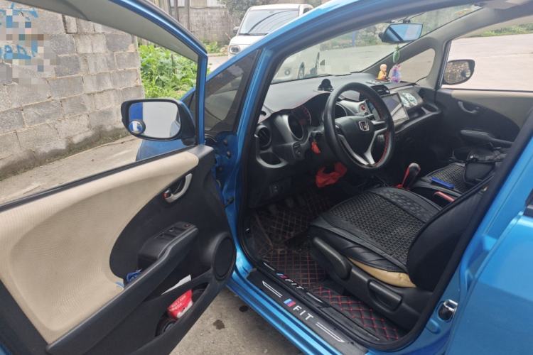 Used Honda Fit 2011 1.3L manual Comfort version
