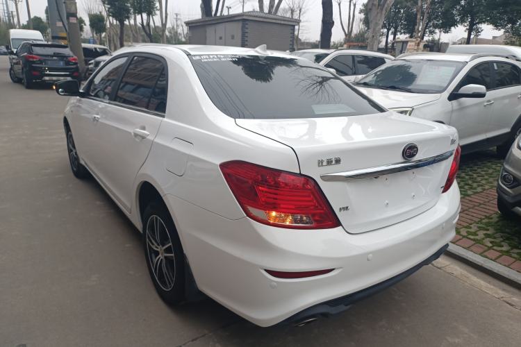 Used BYD Surui 2015 Revised Version 1.5L Manual Luxury Edition
