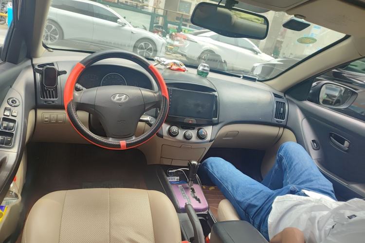 Used Hyundai Celesta 2011 1.6L Automatic Comfort Edition Center Console