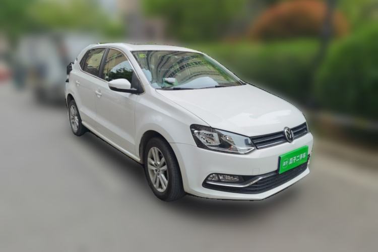 Used Volkswagen Polo 2016 1.6L Automatic Comfort Model Front Right 45 Deg