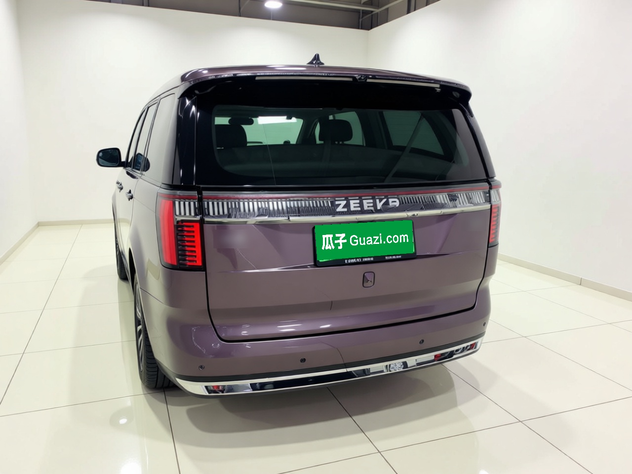 Zeekr 009 2024 7-Seater Walk-Through Version Four-Wheel Drive 108 kWh — снимка 5