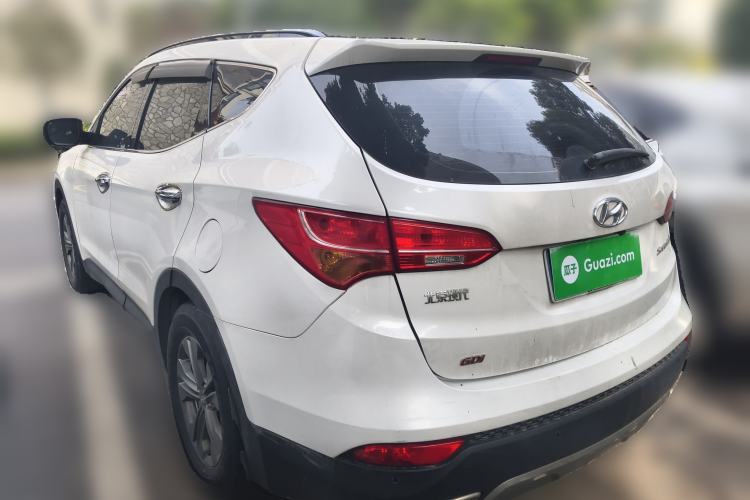 Used Hyundai Santa Fe 2015 2.4L Automatic Two-Wheel Drive Smart Version 5 Seats
