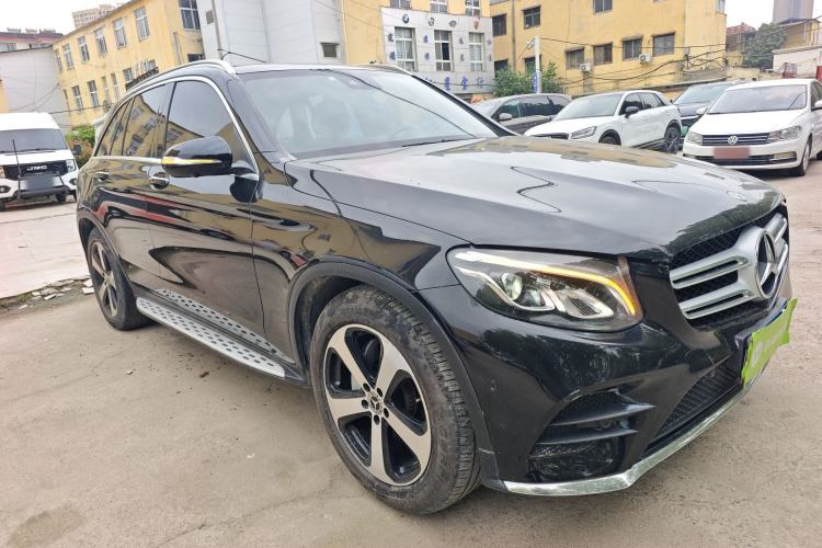 Used Mercedes-Benz GLC 2018 Facelift GLC 260 4MATIC Luxury Edition Front Right 45 Deg