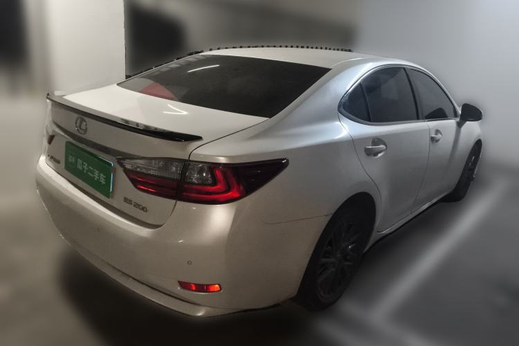 Used Lexus ES 2017 200 30th Anniversary Edition Rear Right 45 Deg