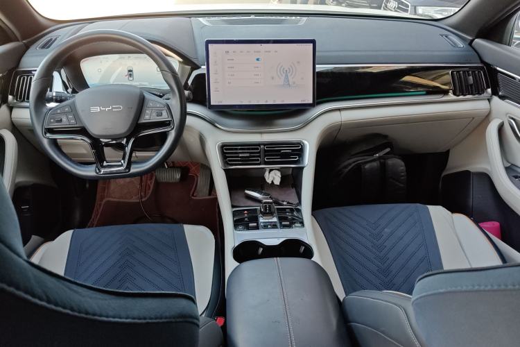 Used BYD Song PLUS New Energy 2023 Champion Edition EV 520KM Prestige Model Center Console