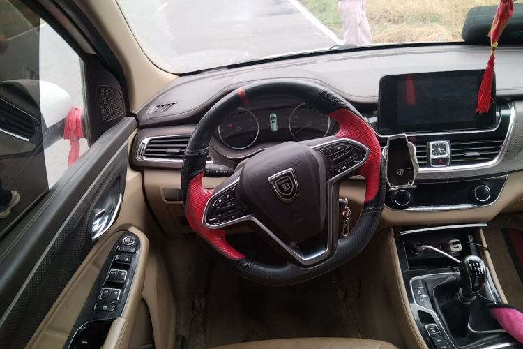 Used Baojun 730 2017 1.5T Manual Luxury Version 7 Seats Steering Wheel
