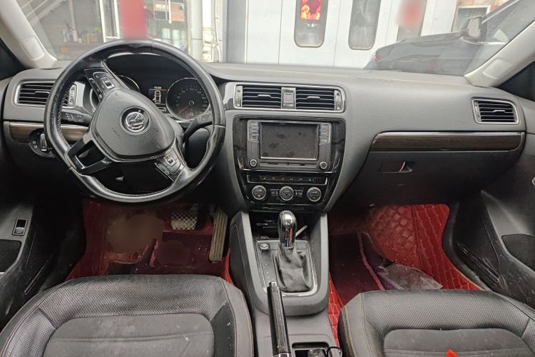 Used Volkswagen Sagitar 2016 230TSI 25th Anniversary Edition Center Console