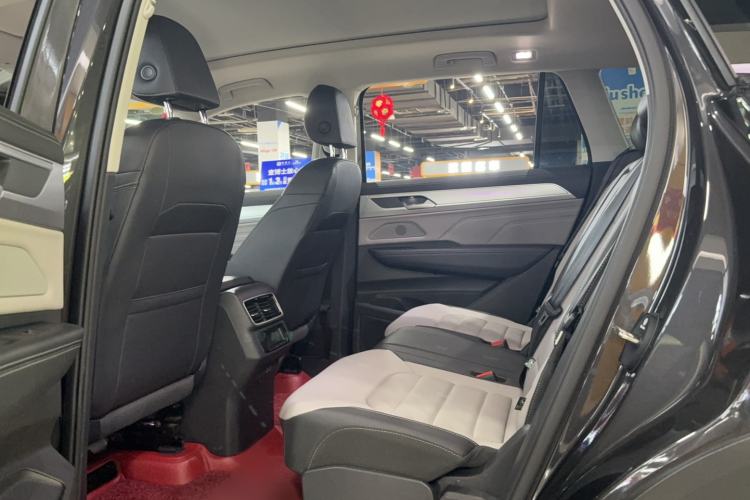 Used Volkswagen Tavendor 2023 330TSI Luxury Touring Edition Interior 4