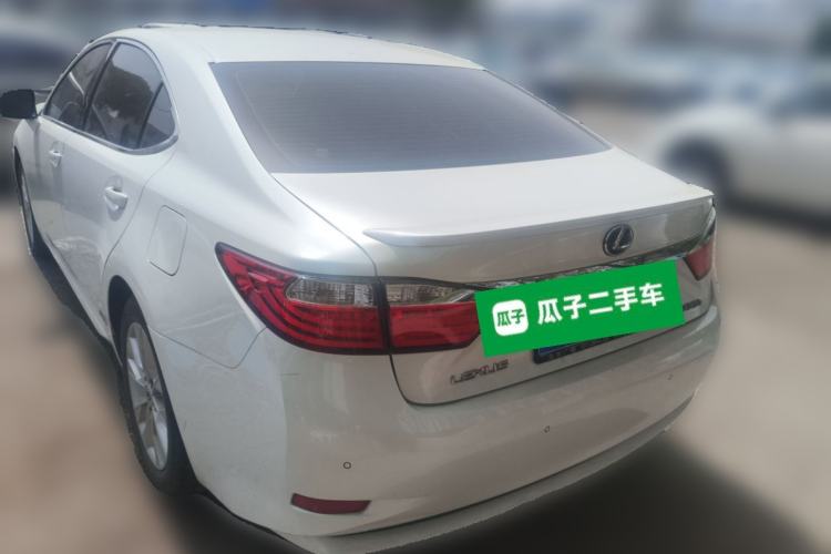 Used Lexus ES 2014 300h Elite Edition Rear Left 45 Deg