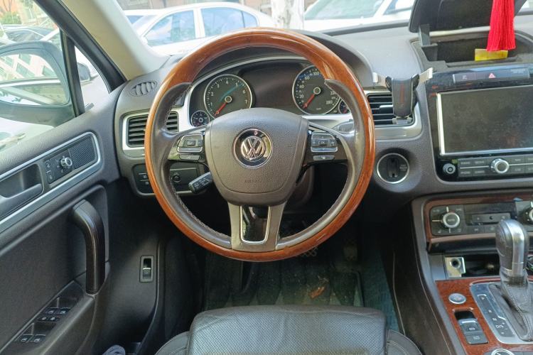 Used Volkswagen Touareg 2011 3.0 TSI Luxury Edition Steering Wheel