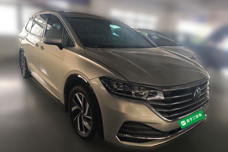 Used Volkswagen Viloran 2020 330TSI Luxury Edition Front Right 45 Deg