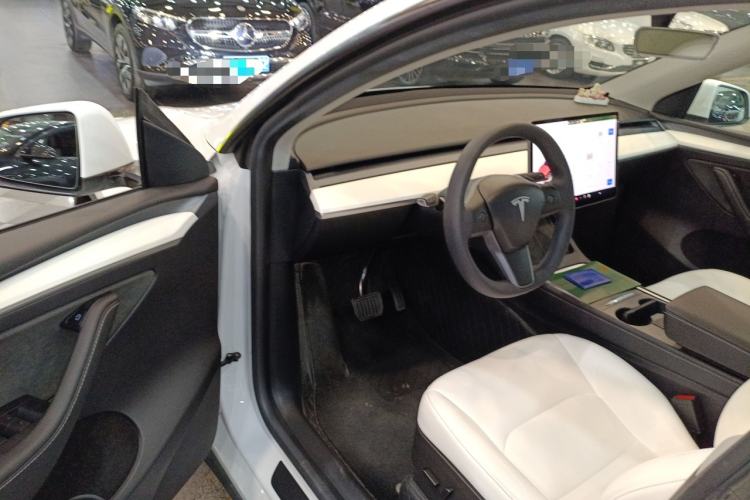 Used Tesla Model Y 2022 Long-Range All-Wheel-Drive Version