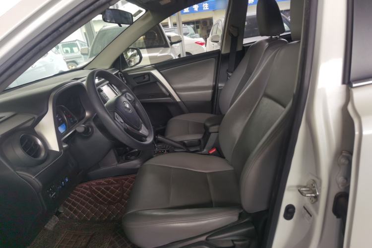 Used Toyota RAV4 2016 2.0L CVT Two-Wheel Drive Fashion Edition China V Standard
