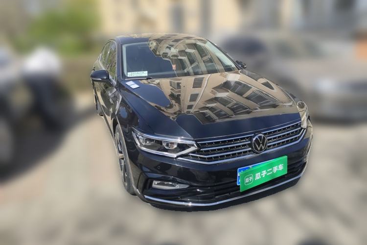 Used Volkswagen Magotan 2023 2 Million Units Commemorative Edition 330TSI DSG Luxury Version Front Right 45 Deg