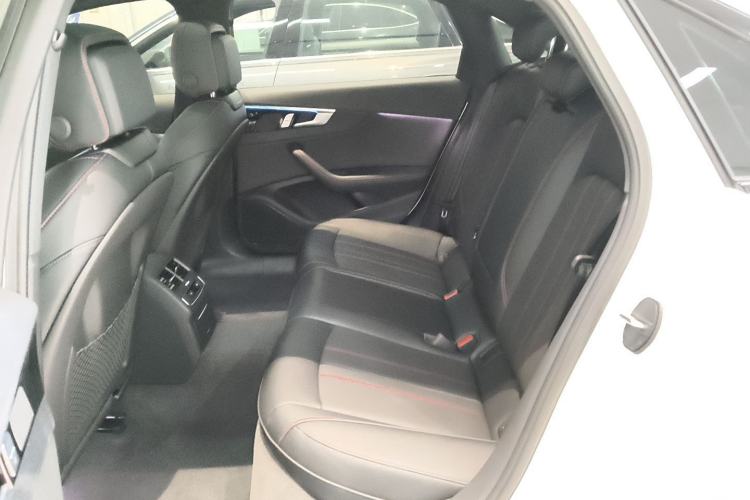 Used Audi A4L 2025 2 Million Units Enjoyment Version 40 TFSI Luxury Dynamic Edition Left Rear Seat