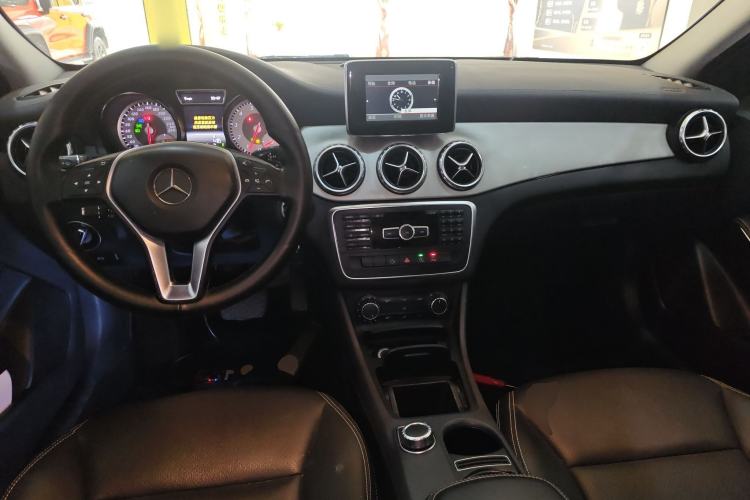 Used Mercedes-Benz GLA 2015 GLA 200 Fashion Model
