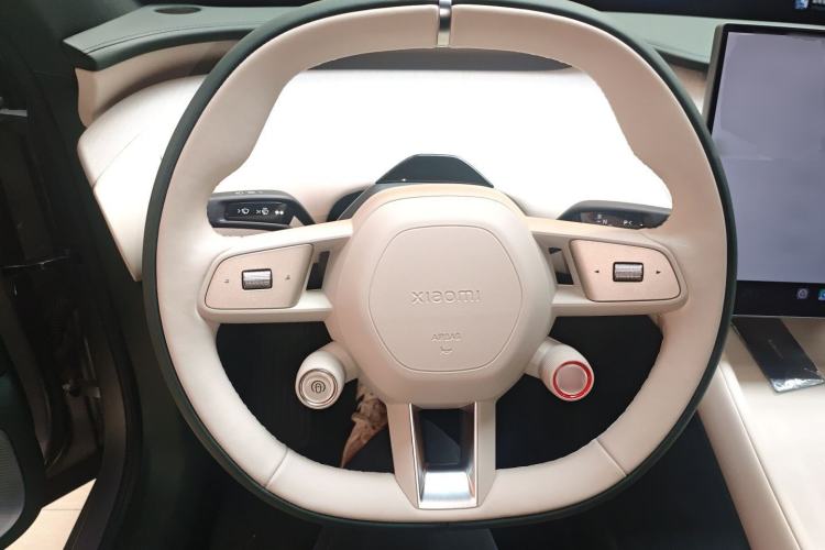 Used Xiaomi Auto YU7 2025 Ultra-Long Range Rear-Wheel Drive Version Steering Wheel