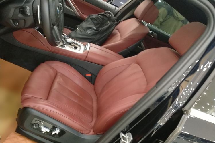 Used BMW X6 2022 xDrive40i Luxury Edition M Sport Package Left Front Seat