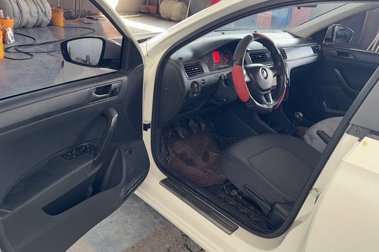 Used Volkswagen Santana 2016 1.6L Manual Fashion Edition