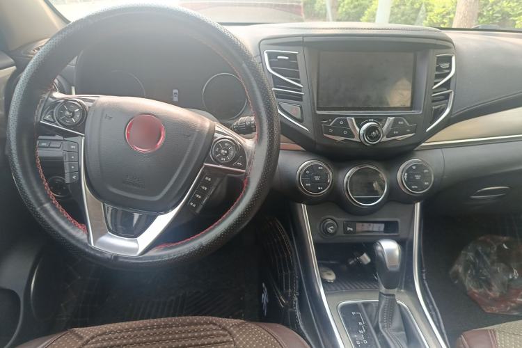 Used BYD Song 2017 Gaishe Upgrade Edition 1.5TID Automatic Elite Model Center Console