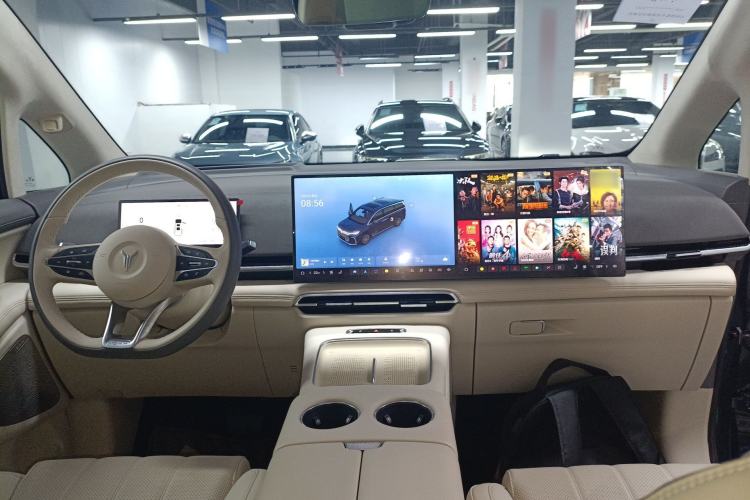 Used VOYAH Dream 2025 PHEV Four-Wheel-Drive Flagship Kunpeng Edition Center Console