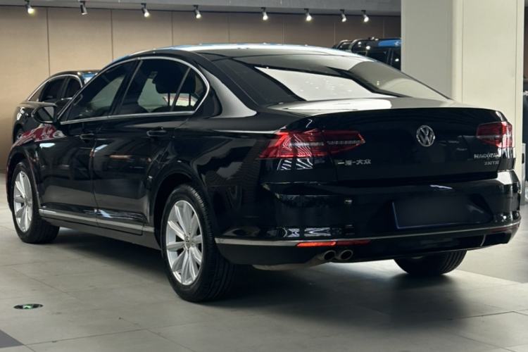 Used Volkswagen Magotan 2017 330TSI DSG Leading Model Exterior 2