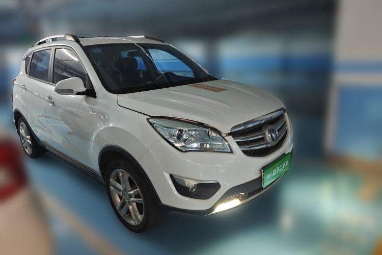 Used CHANGAN CS35 2016 1.6L Manual Luxury Model China IV Standard Front Right 45 Deg