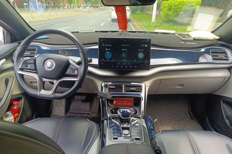 Used BYD Qin PLUS 2021 DM-i 120KM Flagship Model Center Console