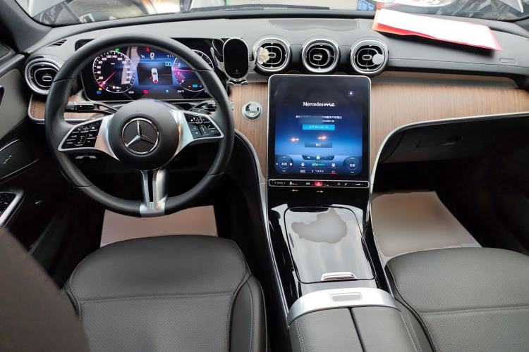 Used Mercedes-Benz C-Class 2022 Facelift C 260 L Center Console