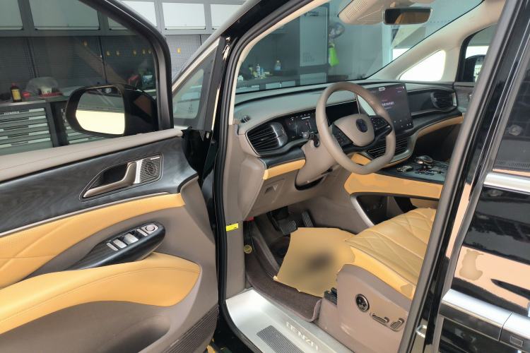 Used Denza D9 2022 DM-i 1040 Prestige Model