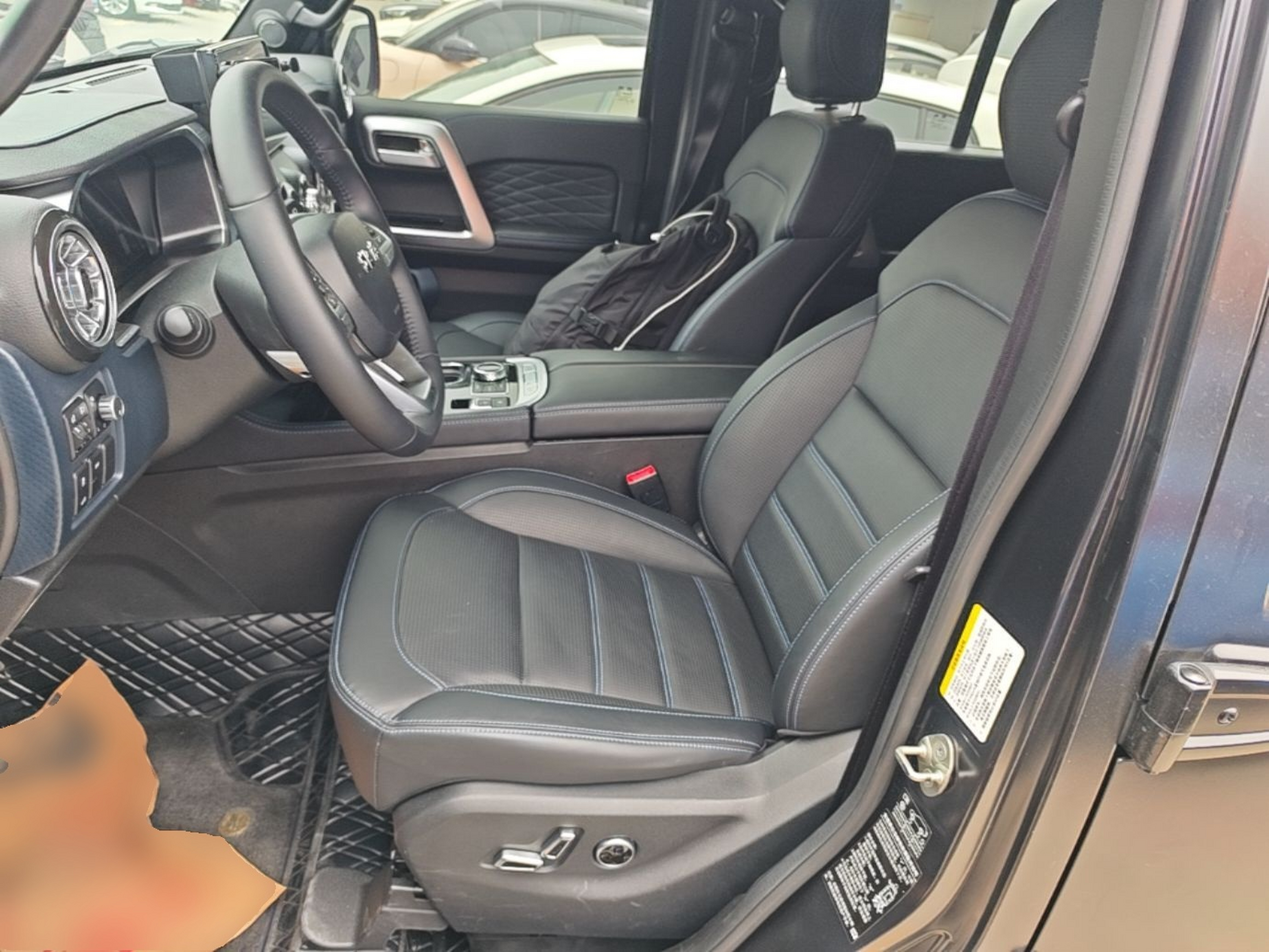 المقاعد الأمامية داخل السيارة
