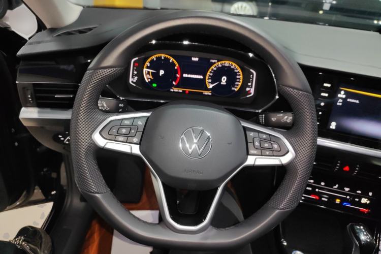 Used Volkswagen Passat 2025 Premium Version 380TSI Dragon Edition
