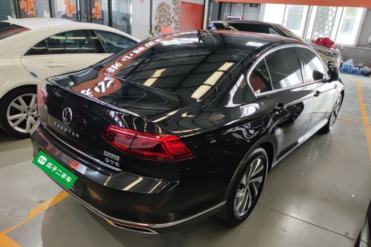 Used Volkswagen Magotan GTE Plug-in Hybrid 2022 GTE Luxury Model Rear Right 45 Deg